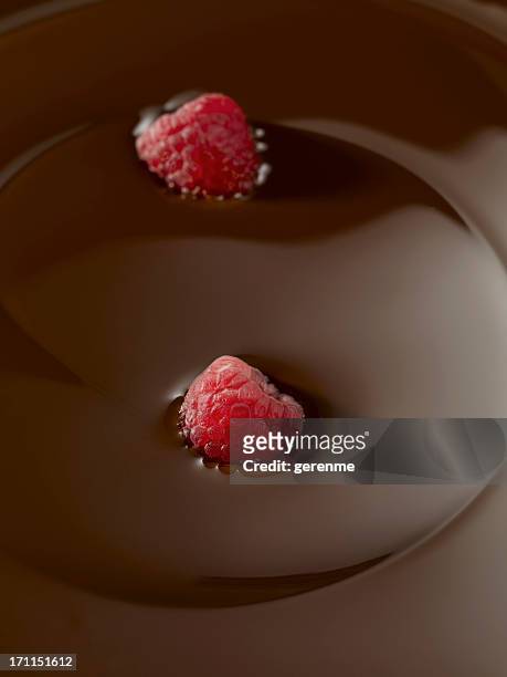 schokolade mit himbeer - chocolate swirls stock-fotos und bilder