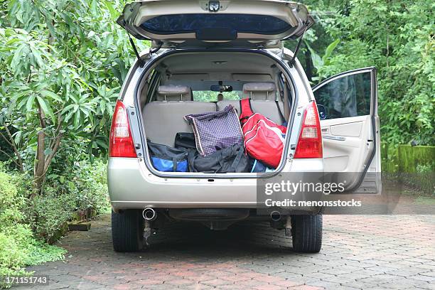 journey - achterbak-van-auto stockfoto's en -beelden