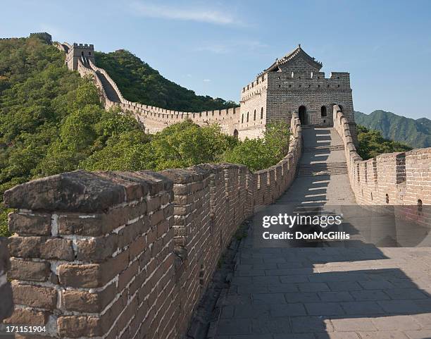 great wall of china & three watchtowers - uitkijktoren stockfoto's en -beelden