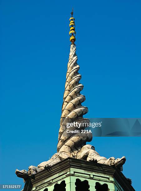 copenhaga: o dragon spire - pináculo campanário imagens e fotografias de stock