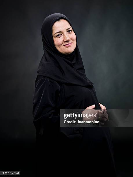 pregnant muslim woman - pregnant muslim stock pictures, royalty-free photos & images