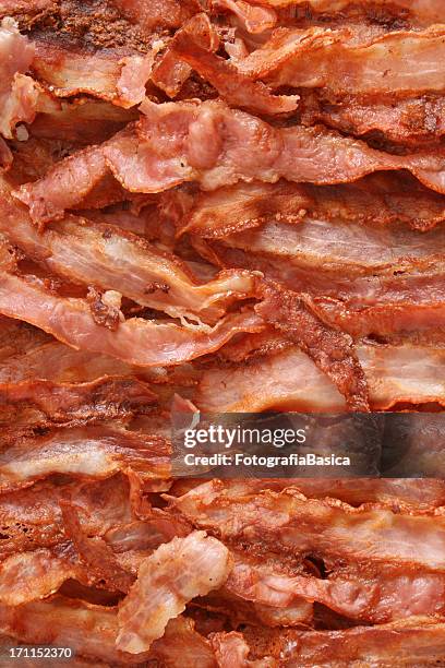 fried bacon background - bacon stockfoto's en -beelden