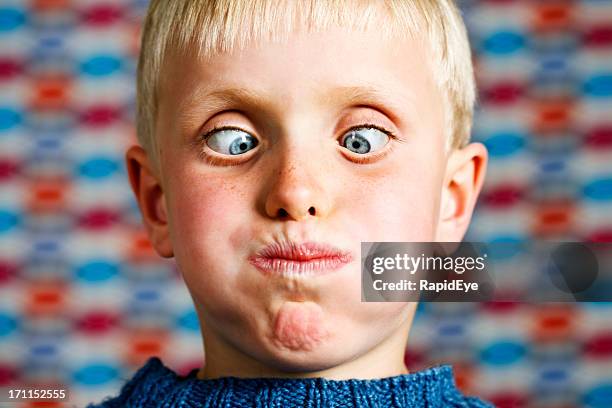 zany 7 year old boy, cross-eyed and grimacing - grimacing 個照片及圖片檔