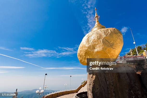 scenic view of golden rock (kyaiktiyo), burma - kyaiktiyo pagoda stock pictures, royalty-free photos & images