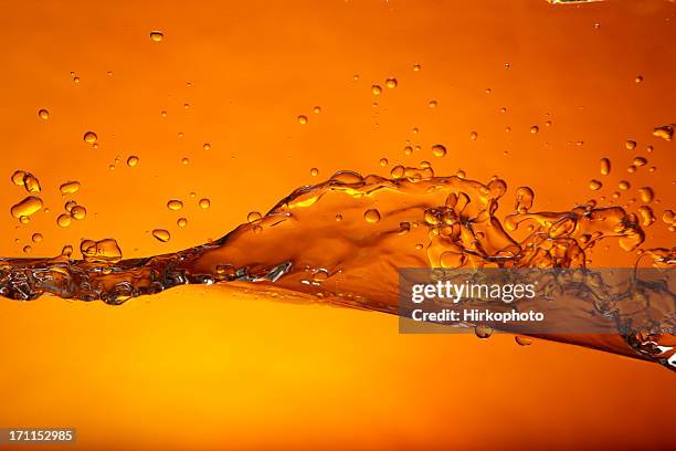 onda arancia - liquid foto e immagini stock