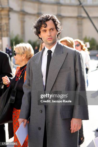 Penn Badgley attends the Valentino Womenswear Spring/Summer 2024 show as part of Paris Fashion Week on October 01, 2023 in Paris, France.