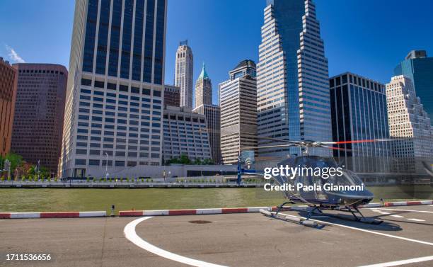 tour de new york en hélicoptère - hélicoptère ville photos et images de collection