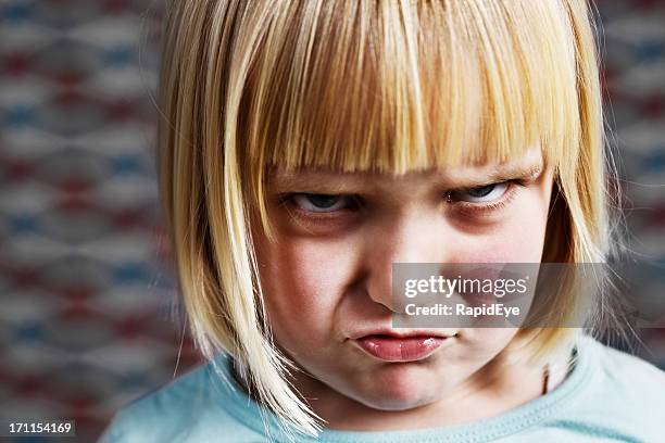 nahaufnahme von cross blonde süße - trotzanfall stock-fotos und bilder