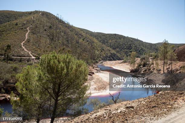 rio tinto river, mineral acid river. - andalucia stock pictures, royalty-free photos & images