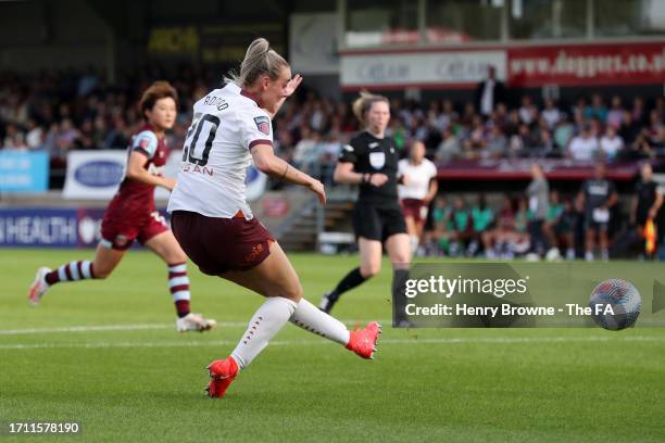 Jill Roord of Manchester City scores the team's second goal during the Barclays Women's Super League match between West Ham United and Manchester...