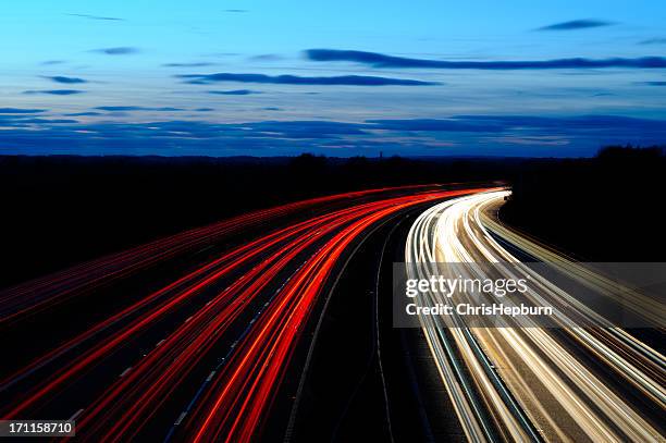 motorway sunset - tweebaansweg stockfoto's en -beelden