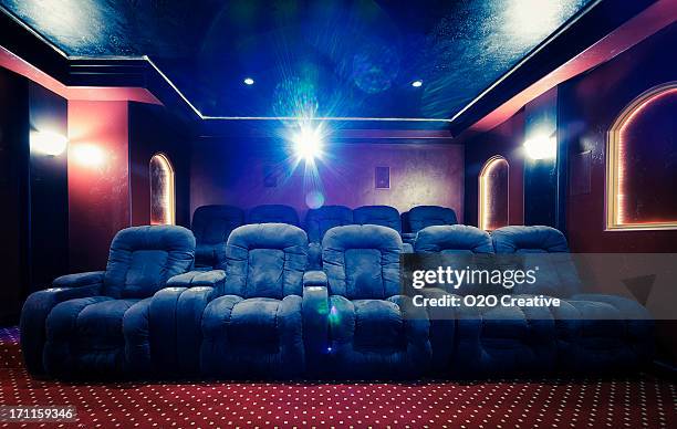 home theatre con lente flare - home cinema foto e immagini stock