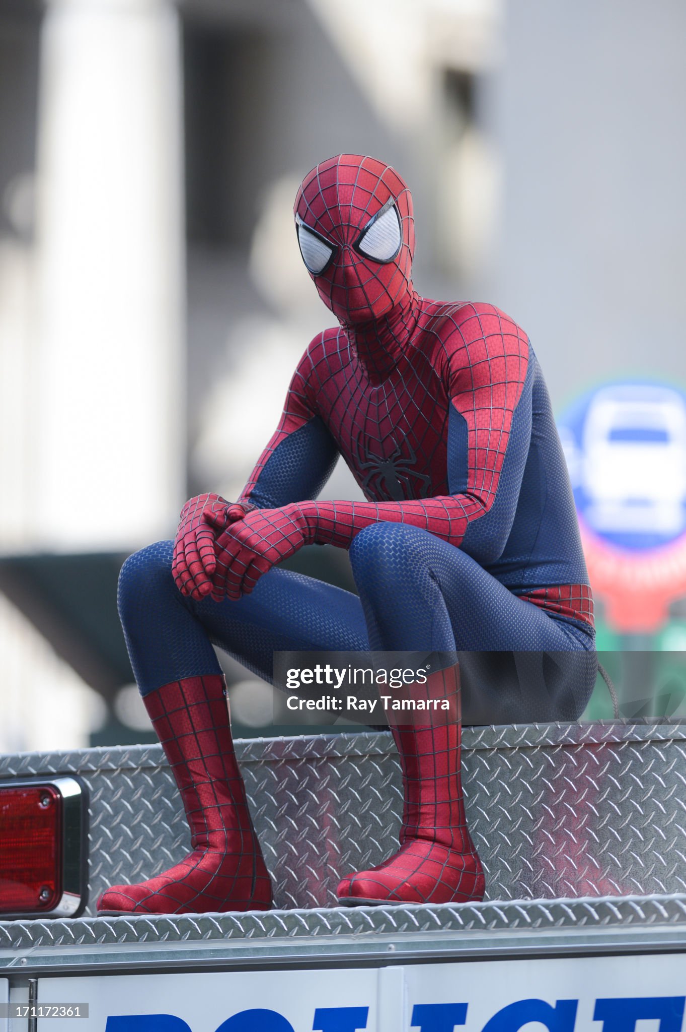 ¿Cuánto mide Spiderman? (Peter Parker) - Altura - Real height Actor-andrew-garfield-at-the-the-amazing-spiderman-2-movie-set-in-madison-square-park-on-june