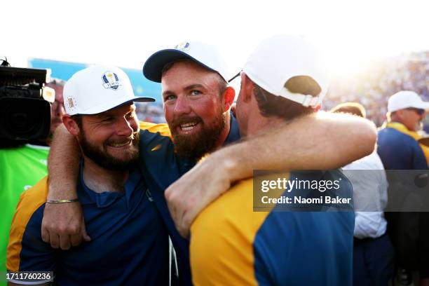 Tyrrell Hatton, Shane Lowry and Rory McIlroy of Team Europe celebrate victory on the 18th green following the Sunday singles matches of the 2023...