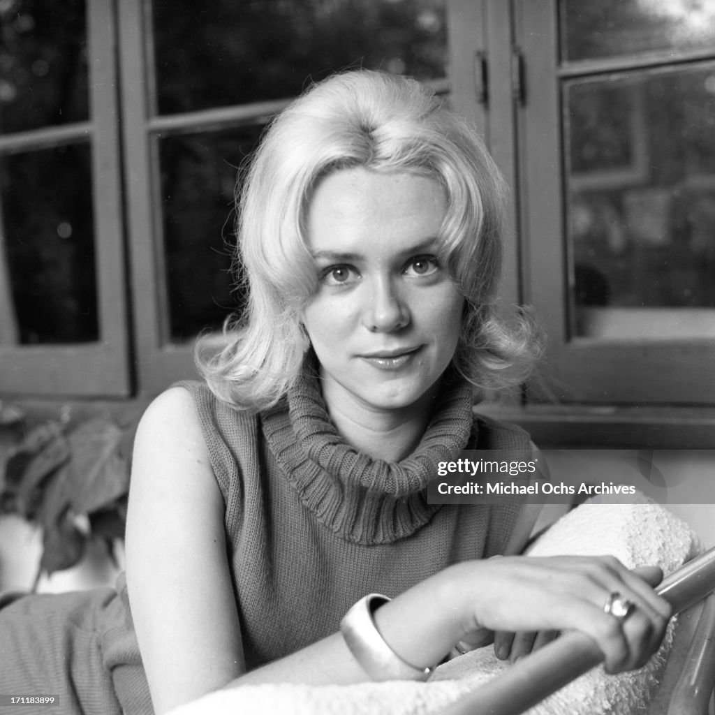 Singesongwriter Jackie DeShannon poses for a portrait session at