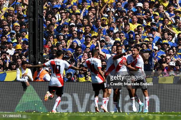 Salomón Rondón of River Plate celebrates with teammates after scoring the first goal of his team during a match between Boca Juniors and River Plate...