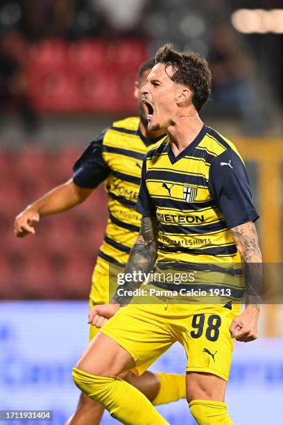 Dennis Man celebrates during serie B match against Parma and Cremonese at Stadio Giovanni Zini on October 01, 2023 in Cremona, Italy.