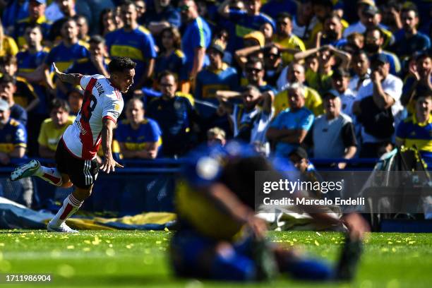 Enzo Díaz of River Plate celebrates after scoring the team's second goal during a match between Boca Juniors and River Plate as part of Copa de la...