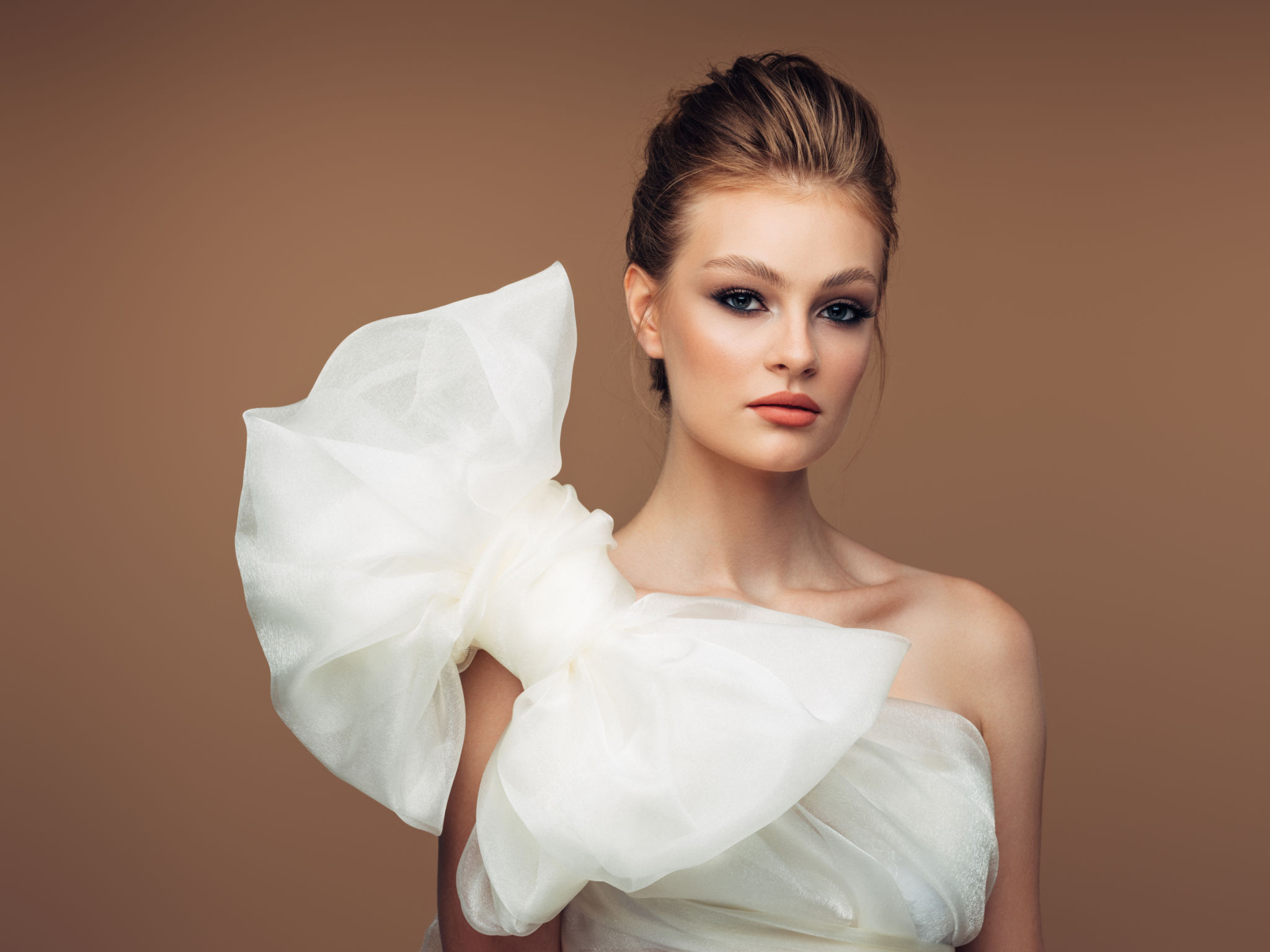 bride bold lipstick