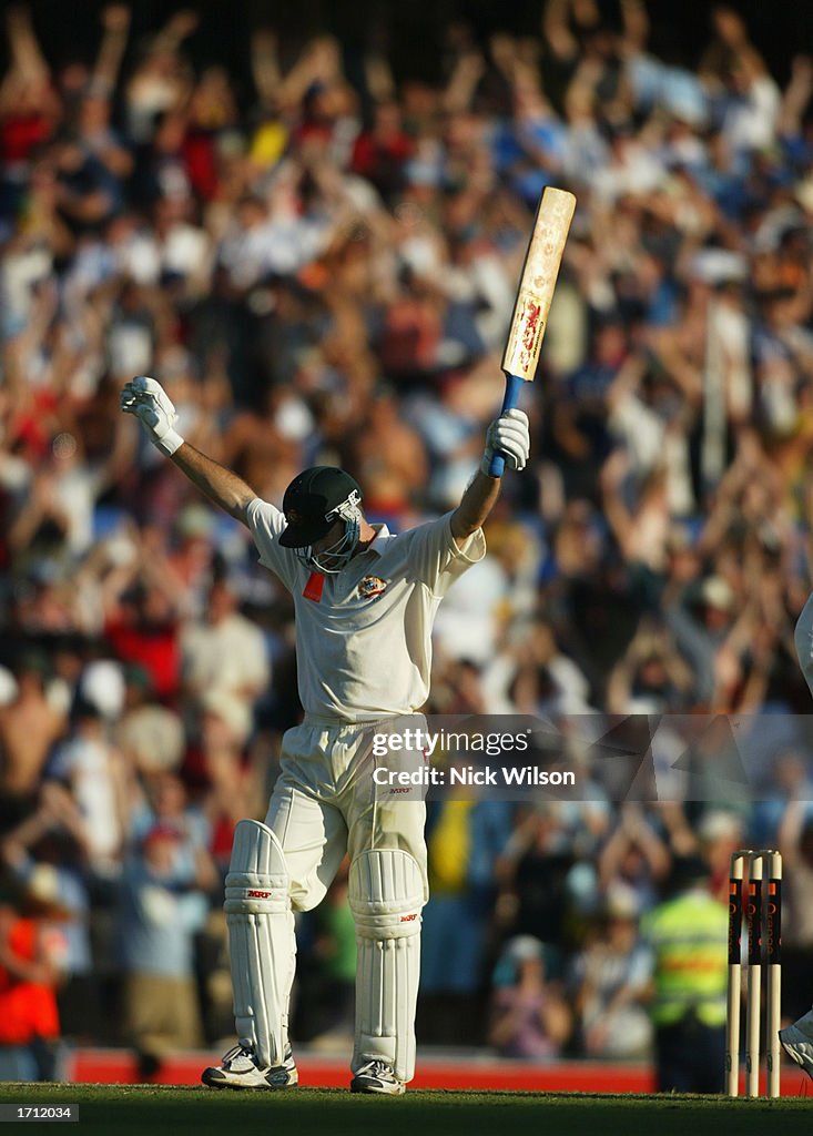 Steve Waugh celebrates reaching his century