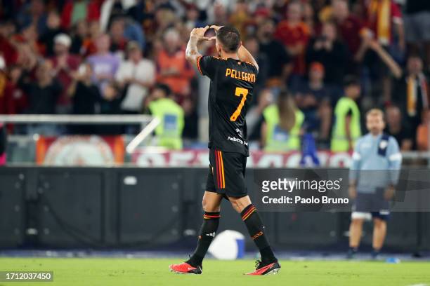 Lorenzo Pellegrini of AS Roma celebrates after scoring the team's second goal during the Serie A TIM match between AS Roma and Frosinone Calcio at...