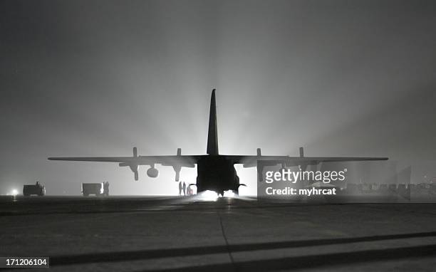 irakische c-130 - baghdad airport stock-fotos und bilder