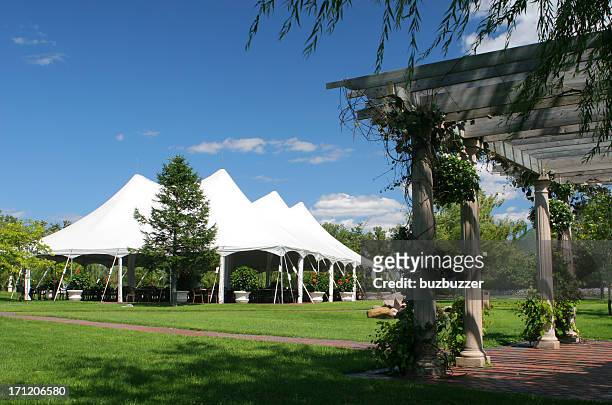 special event large white tent - tent stockfoto's en -beelden