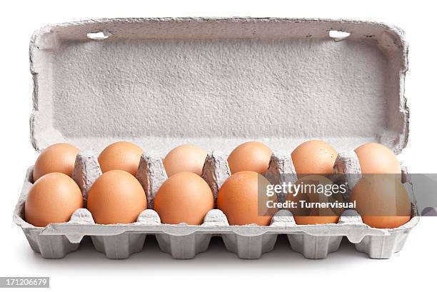 egg carton isolated + clipping path - ei stockfoto's en -beelden