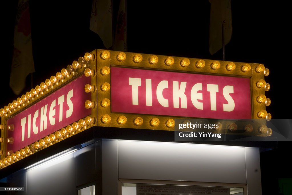 Cinéma et un Ticket pour le carnaval illuminé avec panneau lumineux