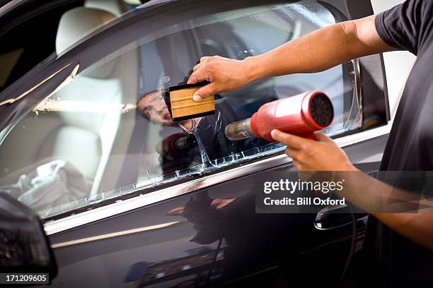 auto fenster färben - windschutzscheibe stock-fotos und bilder