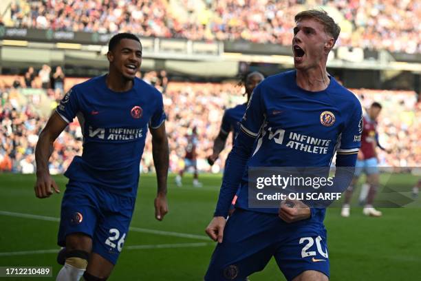 Chelsea's English midfielder Cole Palmer celebrates scoring the team's second goal from the penalty spot during the English Premier League football...