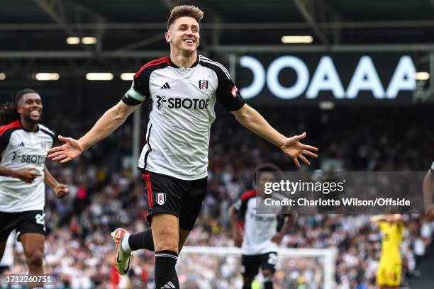 Tom Cairney of Fulham celebrates scoring their 2nd goal during the Premier League match between Fulham FC and Sheffield United at Craven Cottage on...