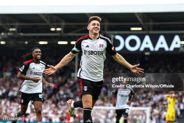 Tom Cairney of Fulham celebrates scoring their 2nd goal during the Premier League match between Fulham FC and Sheffield United at Craven Cottage on...