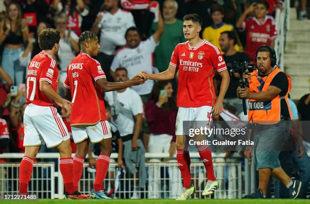 Antonio Silva of SL Benfica celebrates with teammates after scoring a goal during the Liga Portugal Betclic match between GD Estoril Praia and SL...