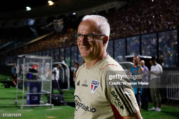 Dorival Junior coach of Sao Paulo looks on during the match between Vasco Da Gama and Sao Paulo as part of Brasileirao 2023 at Sao Januario Stadium...