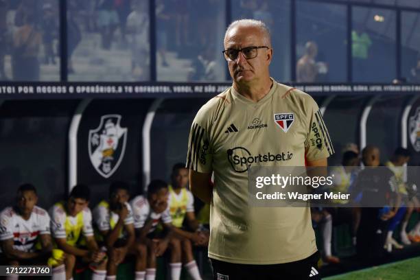 Dorival Junior coach of Sao Paulo looks on prior the match between Vasco Da Gama and Sao Paulo as part of Brasileirao 2023 at Sao Januario Stadium on...