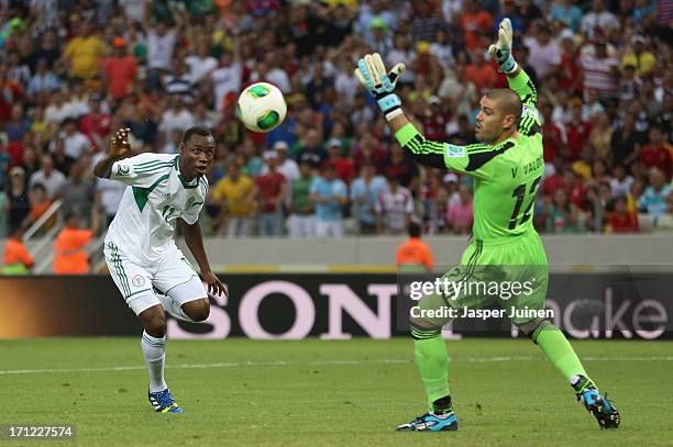 Mohammed Gambo of Nigeria misses a chance as Victor Valdes of Spain looks on during the FIFA Confederations Cup Brazil 2013 Group B match between...
