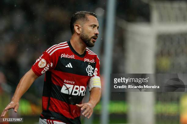 Everton Ribeiro of Flamengo looks on during the match between Corinthians and Flamengo as part of Brasileirao Series A 2023 at Neo Quimica Arena on...