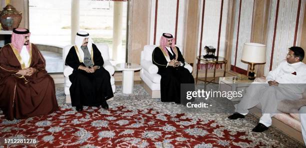 Bahrain Emir Photos and Premium High Res Pictures - Getty Images