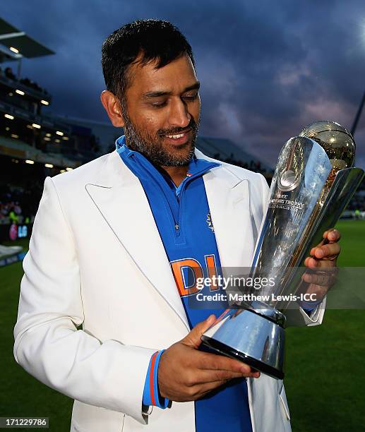 16,310 Mahendra Singh Dhoni Photos and Premium High Res Pictures - Getty Images 16,310 Mahendra Singh Dhoni Photos and Premium High Res Pictures - Getty Images