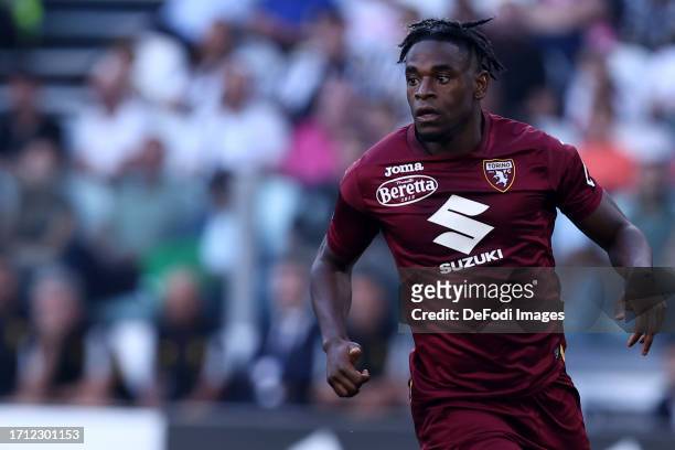 Duvan Zapata of Torino Fc looks on during the Serie A TIM match between Juventus and Torino FC on October 7, 2023 in Turin, Italy.