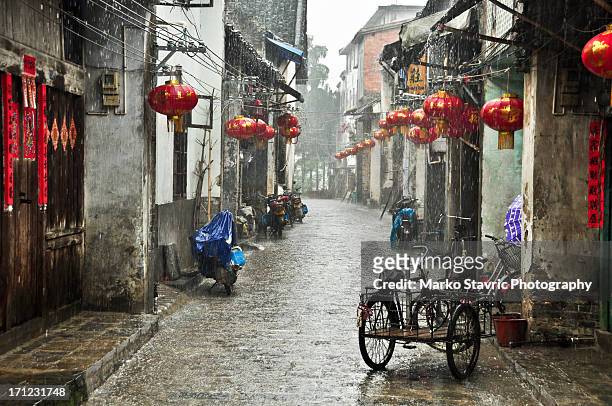 downpour in xingping - xingping stock pictures, royalty-free photos & images