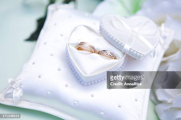 trauringe - wedding rings stock-fotos und bilder