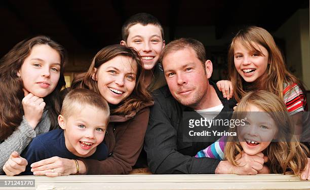 large family - large stockfoto's en -beelden