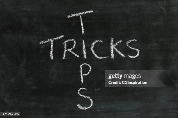 conseils et astuces mots sur tableau noir - tour de magie photos et images de collection