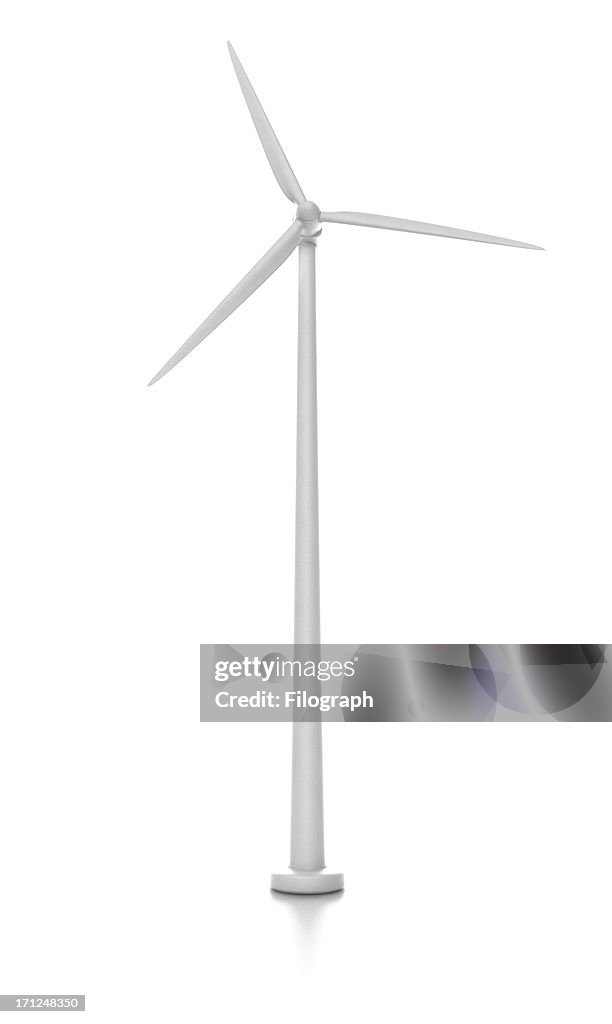 Turbina eólica isolada no branco