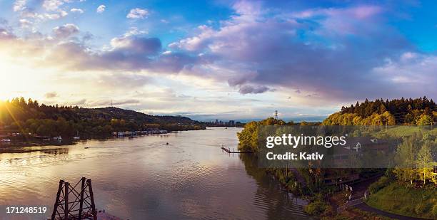 willamette river, oregon - oregon stock pictures, royalty-free photos & images