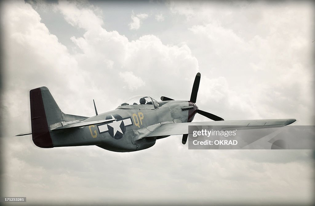 World War II TF - 82 Mustang in Himmel-Alter