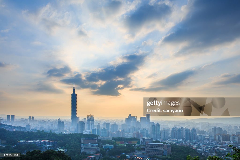City view with Taipei 101 before sunset