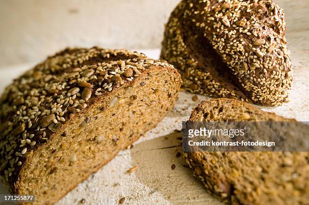 country bread,  eiweissbrot, vollkornbrot - vollkornbrot stock pictures, royalty-free photos & images
